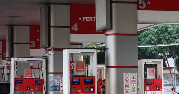 Indonesia cạn nhiên liệu diện rộng, người dân xếp hàng 30 phút chỉ để mua xăng: Chuyện gì đang xảy ra?