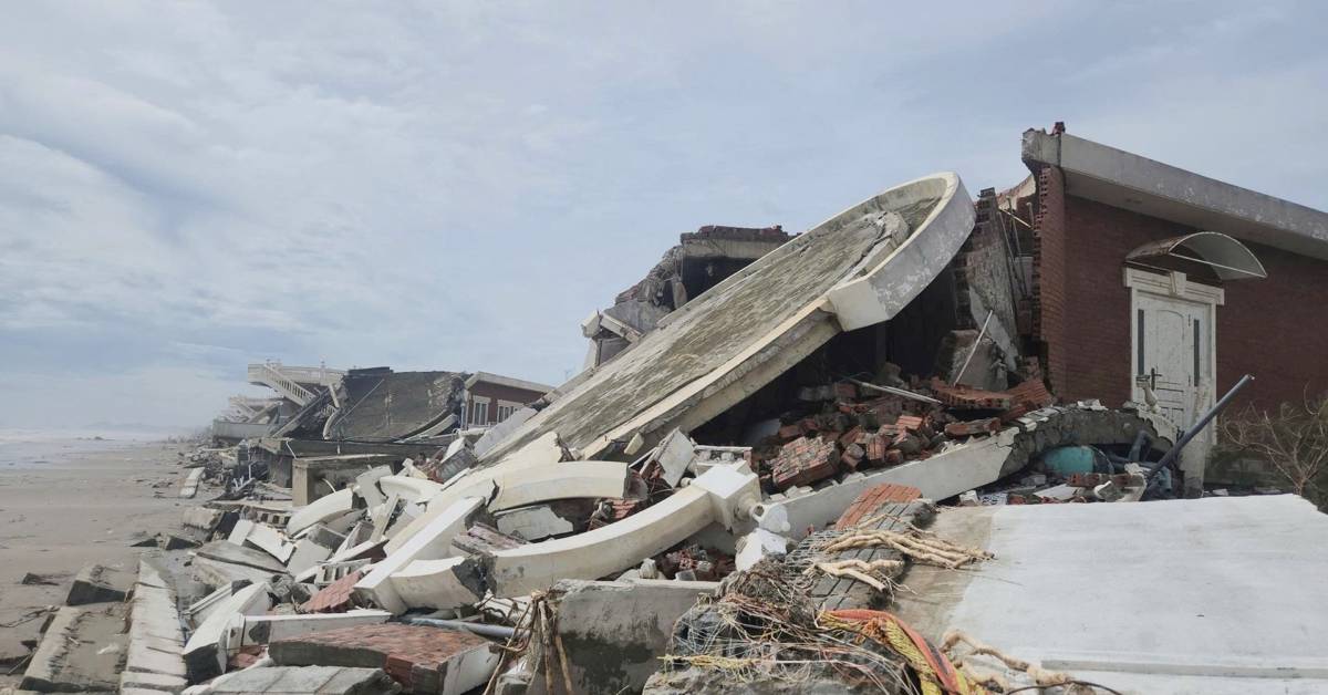 Loạt biệt thự tan hoang sau bão ở Hà Tĩnh: Lộ ra điều ít ai ngờ