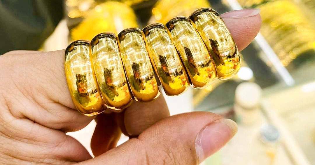 Lẳng lặng mang hết tiền tiết kiệm đi mua vàng, mẹ tôi cho cả nhà một phen "ngồi trên đống lửa"