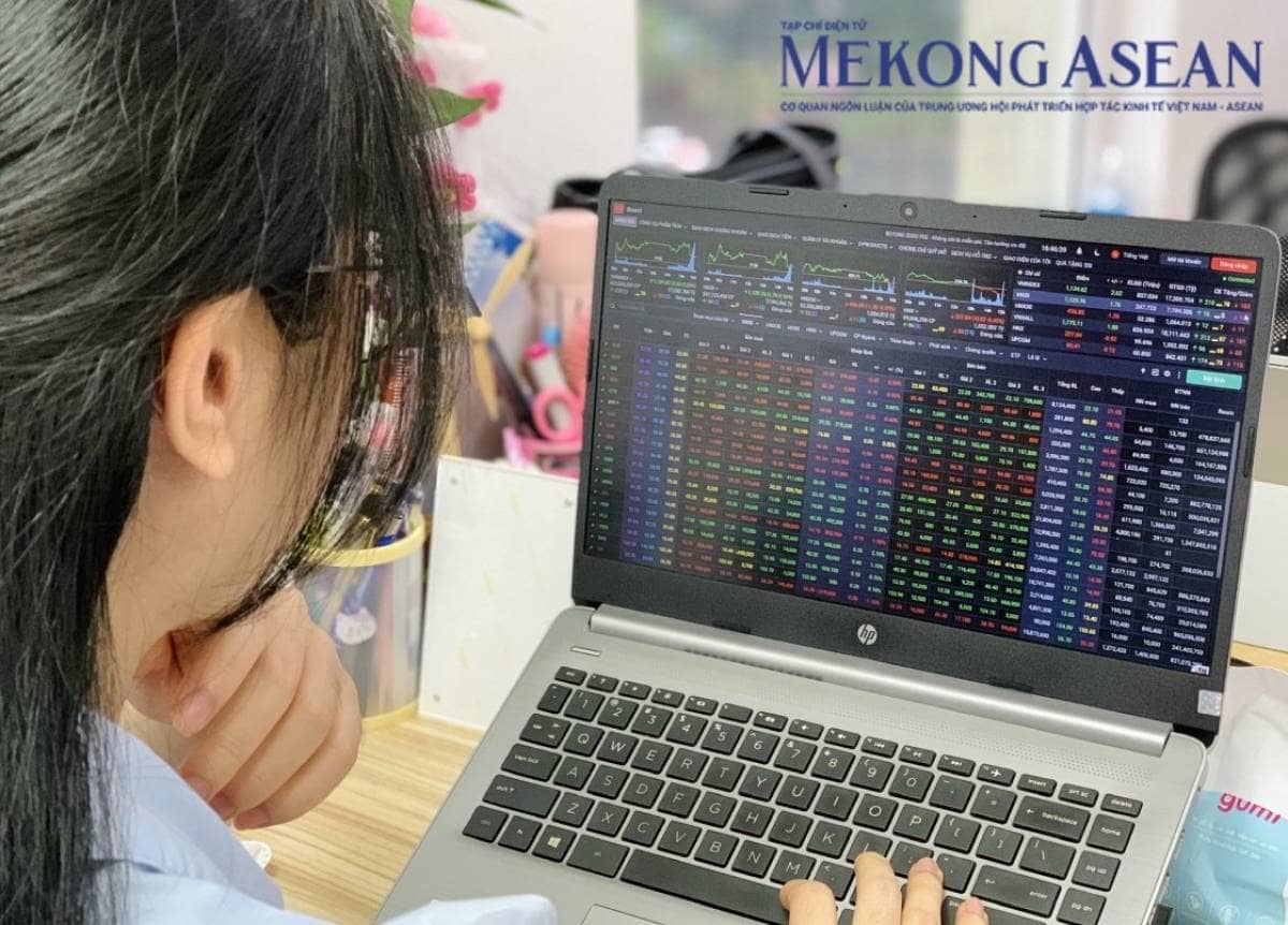 Cổ phiếu nổi bật trong tuần VN-Index vượt 1.700 điểm