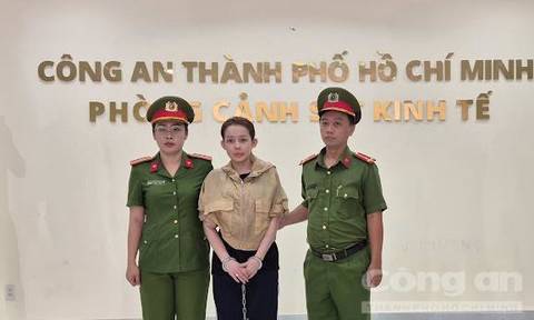 'Ngân 98' bị Công an TP.HCM bắt giam