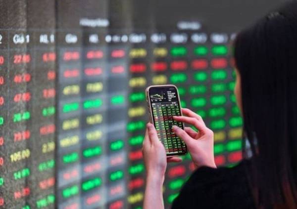 Chứng khoán ngày 14/10: Rung lắc xuất hiện, VN-Index “tạm nghỉ” sau nhịp tăng mạnh