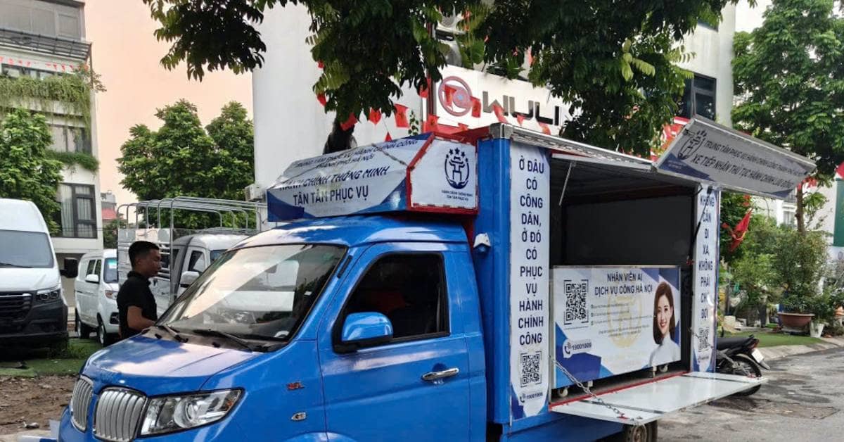 Xe lưu động làm thủ tục hành chính ở Hà Nội: Nộp hồ sơ đất đai ngay đầu ngõ