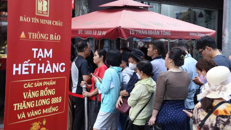 Thị trường vàng chợ đen bị "thổi giá" lên tới 190 triệu đồng/lượng