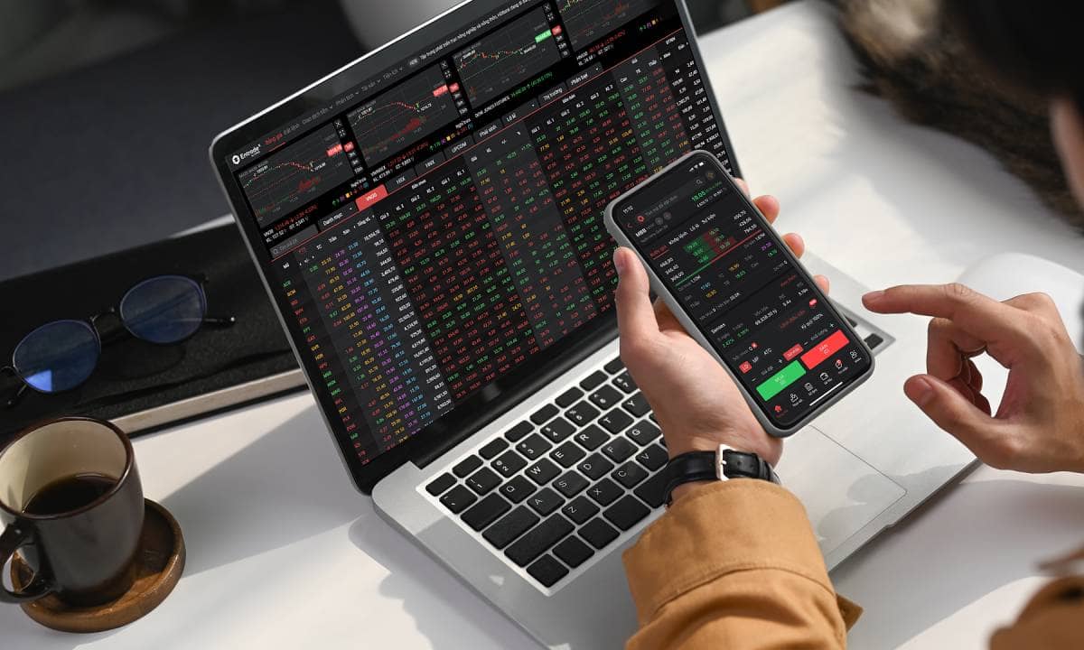 Kinh nghiệm bán cổ phiếu theo 'phù thủy chứng khoán' William J. O'Neil