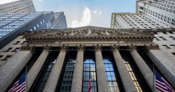 Cổ phiếu ngân hàng Mỹ chao đảo, giới đầu tư ám ảnh nhớ lại sự kiện 2 năm trước: Chuyện gì đang xảy ra?