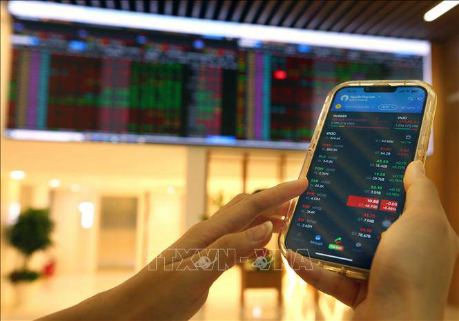 Thị trường chứng khoán: Bước lùi cần thiết sau nhịp tăng dài