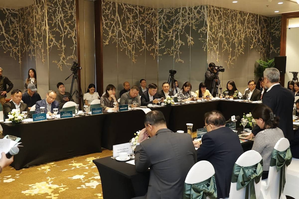 Thị trường chứng khoán Việt Nam vừa nâng hạng mở ra cơ hội và thách thức cho nhà đầu tư