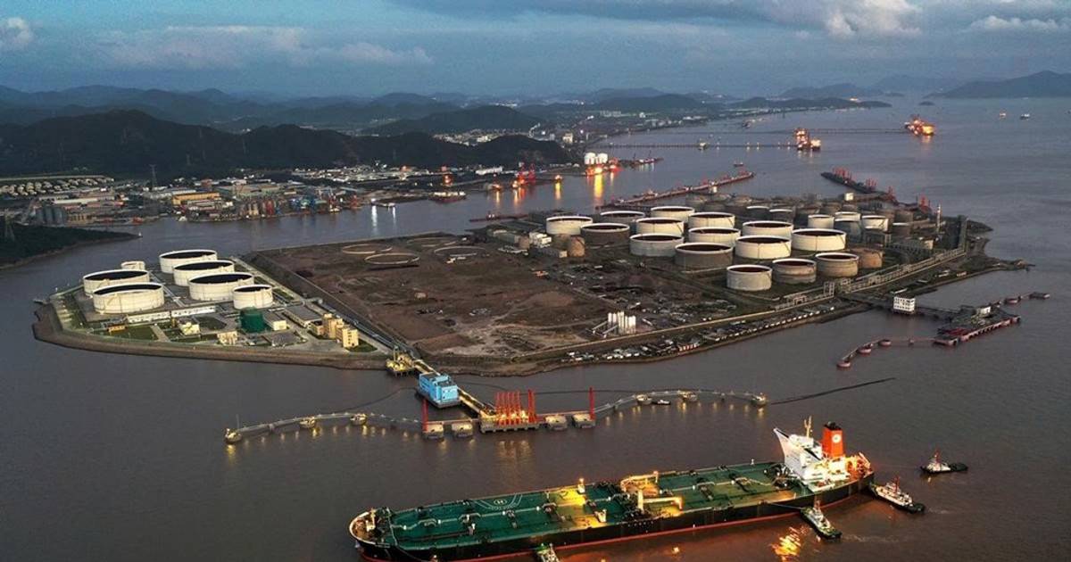 Trung Quốc tạm dừng mua dầu Nga sau lệnh trừng phạt của Mỹ