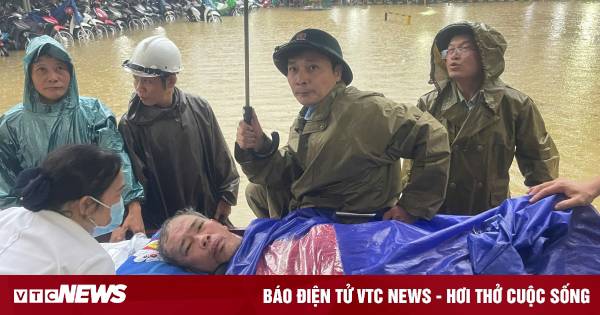 Lũ lịch sử 'nhấn chìm' nhiều bệnh viện ở Huế, nhiều nơi ở Đà Nẵng cô lập