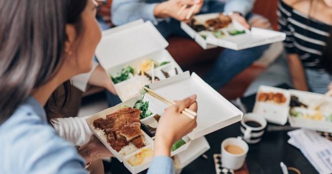 Khám phá tình trạng tiêu dùng hai mặt khác biệt của người việt và tâm lý chi tiêu đầy thú vị