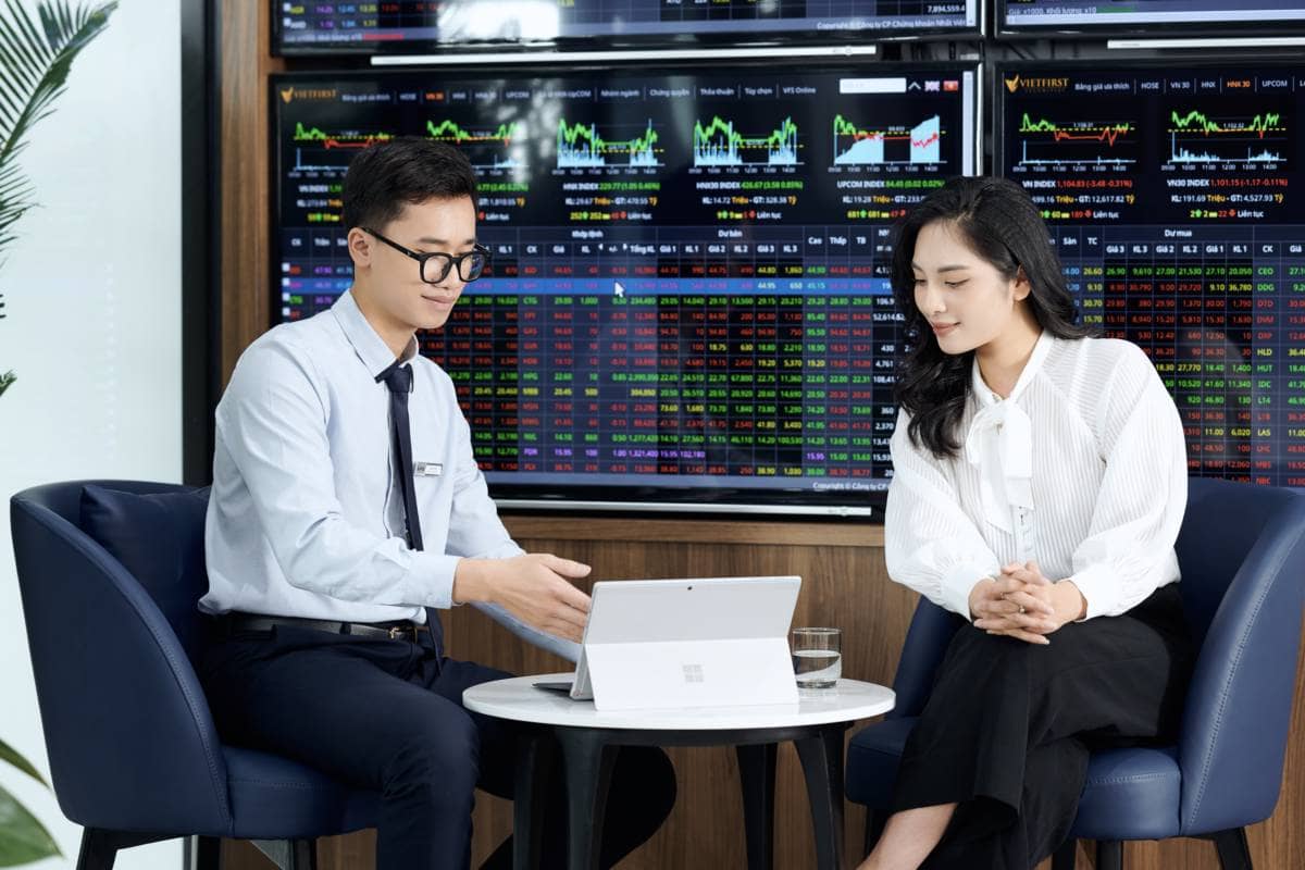 Vén màn bí ẩn VN-Index: liệu tháng 11 có khởi sắc mới cho nhà đầu tư không?
