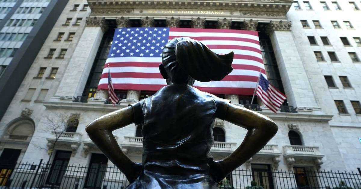 Thị trường chứng khoán Mỹ bứt phá mạnh, củng cố vị thế của ông Trump