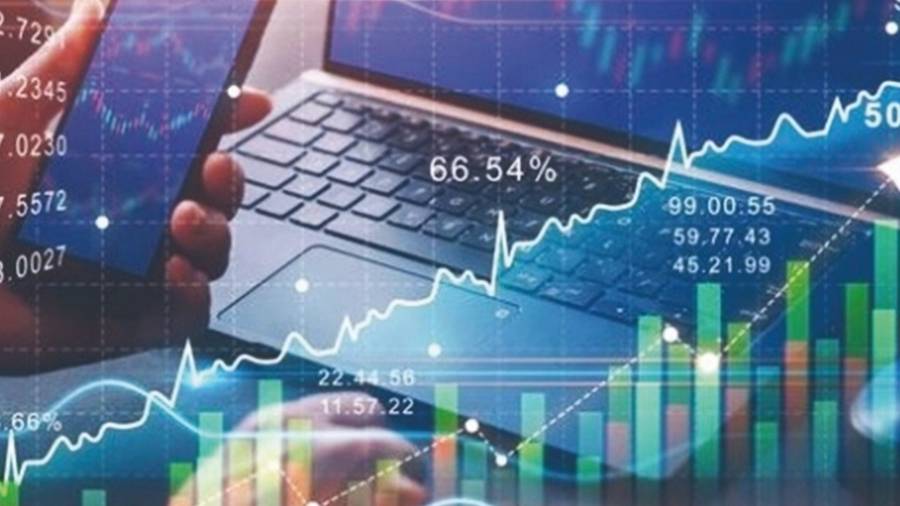 Thanh khoản thị trường cổ phiếu  trên HOSE tháng 10/2025 hạ nhiệt, ngành công nghệ dẫn sóng