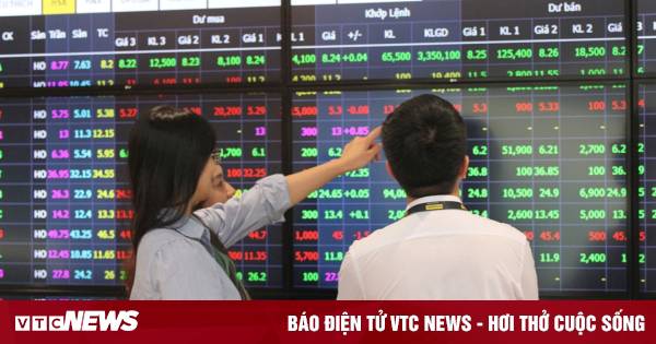 Nguyên nhân nào khiến dòng vốn ngoại rút hàng tỷ USD khỏi thị trường chứng khoán ?