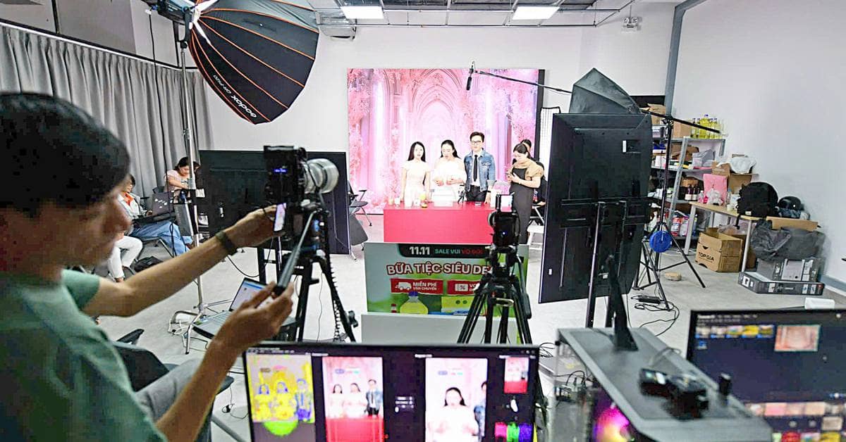 Bóc trần chiêu kiếm tiền tỷ từ hàng giả của người nổi tiếng