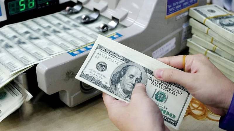 Giá USD chợ đen vượt 28.000 đồng/USD