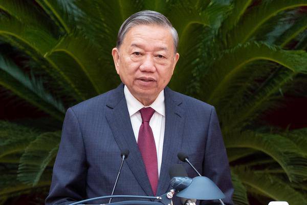 Bộ Chính trị chỉ đạo chuẩn bị sàn giao dịch vàng, khởi công đường sắt quốc tế từ đầu 2026