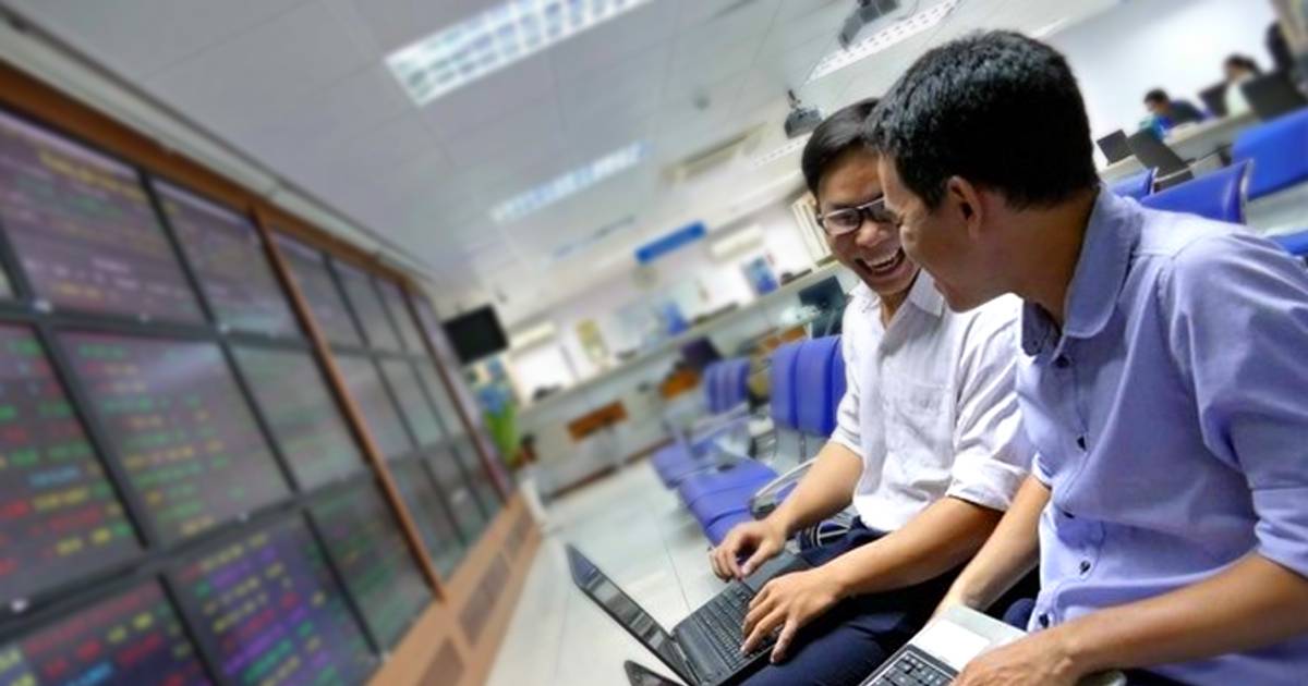 Cổ phiếu giảm sâu 20-40% vẫn hút dòng tiền cá nhân mạnh