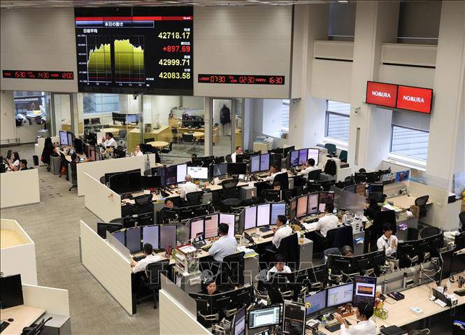 Chứng khoán châu Á khởi sắc nhờ kỳ vọng chính phủ Mỹ sớm mở cửa trở lại