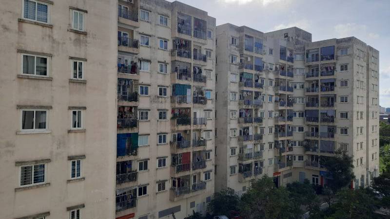 Cuộc chiến an cư: Giấc mơ mua nhà xã hội xa vời khi thu nhập người dân chạm trần