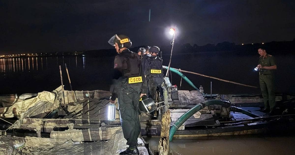 100 cảnh sát đồng loạt đột kích công trường khai thác cát trái phép