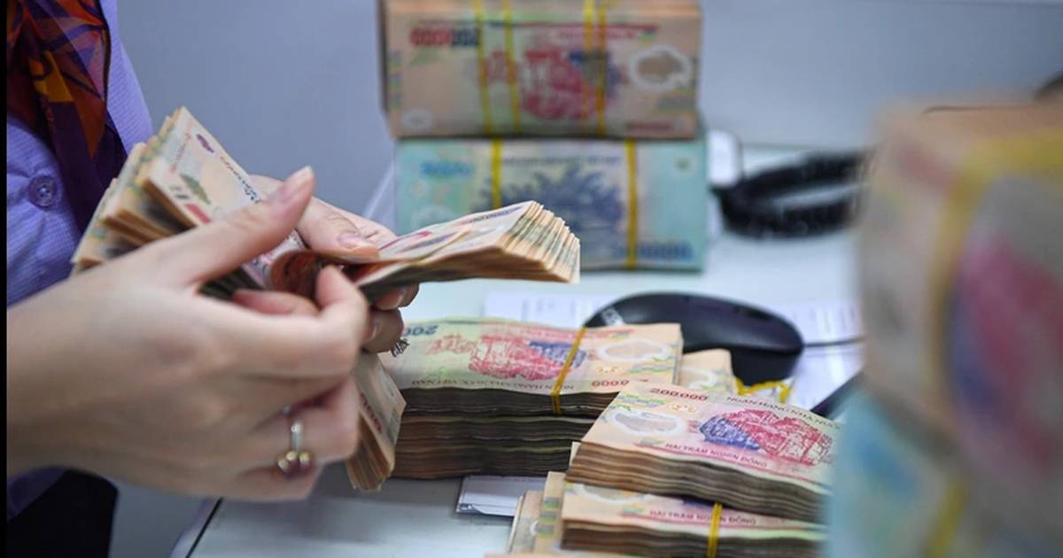 Đi muộn, mất hàng, đi vệ sinh lâu… Nhân viên có bị trừ lương tùy tiện?