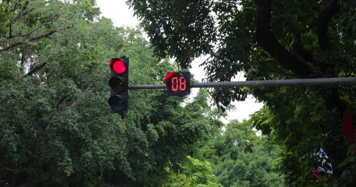 "Đèn đang xanh thì nhảy vàng”, ai chịu trách nhiệm khi tai nạn xảy ra?