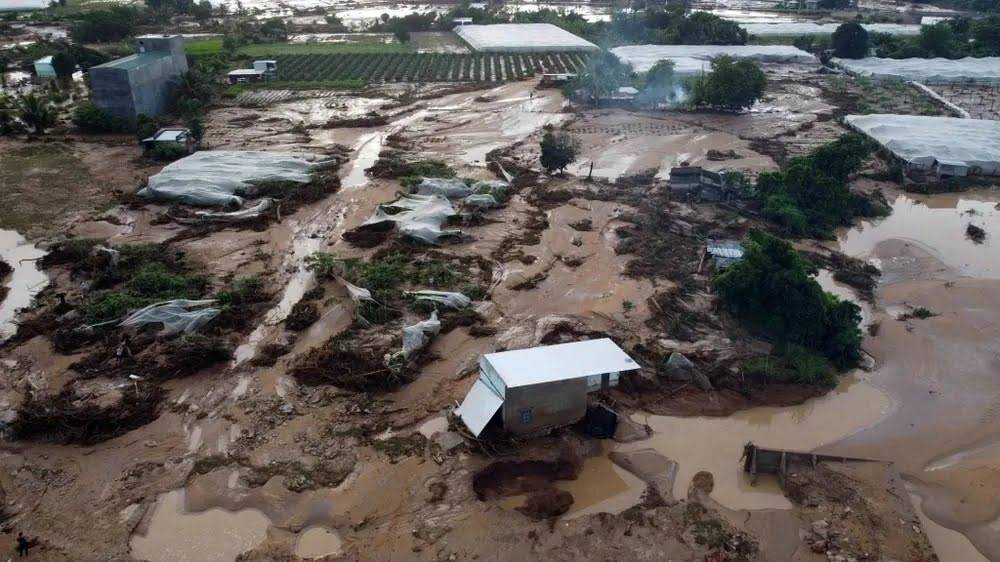 Chính thức khởi tố vụ vỡ hồ chứa dung tích 900.000m3