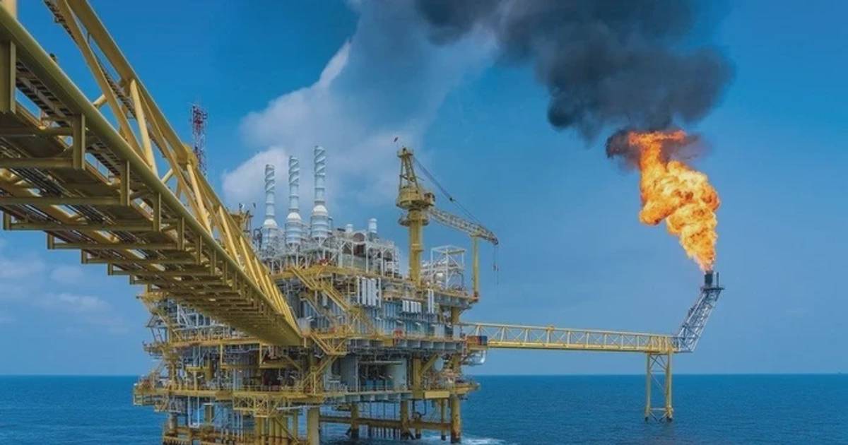 Giá dầu lao dốc, cổ phiếu 'vàng đen' vẫn liên tục bứt phá: Nghịch lý gì?