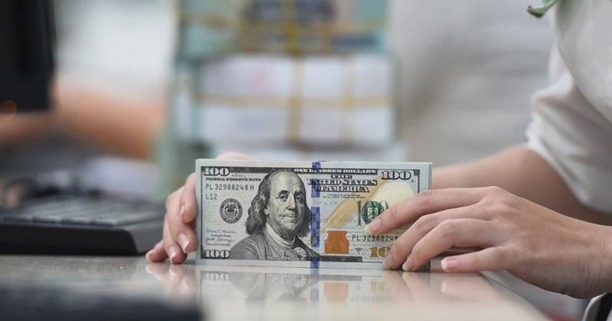 USD “sốt” trên chợ đen, giới đầu tư đổ xô sang vàng và USDT