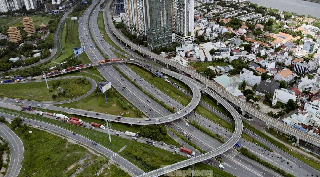 GDP tăng 10% và cân bằng tỷ giá, làm thế nào?