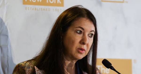 Cựu thống đốc Fed bị điều tra: Chồng toàn mua bán cổ phiếu ngay trước khi Fed ra quyết định then chốt