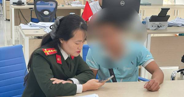 Người đàn ông quyết rút sổ tiết kiệm, vay thêm tiền để chuyển 250 triệu: Nhân viên BIDV cảnh giác, báo công an