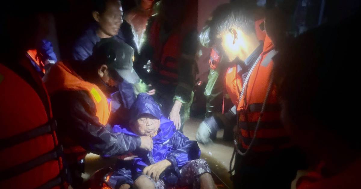 Vùng lũ Khánh Hòa: Cảnh sát tiếp nhận hơn 3.000 tin báo kêu cứu