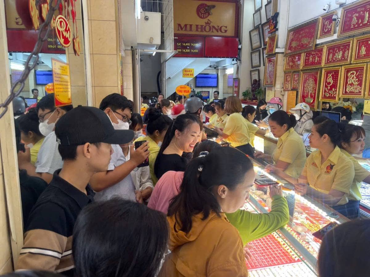 Một tuần trồi sụt của giá vàng