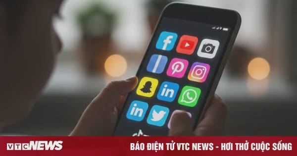 Cần cấm trẻ dưới 16 tuổi ở Việt Nam dùng mạng xã hội?