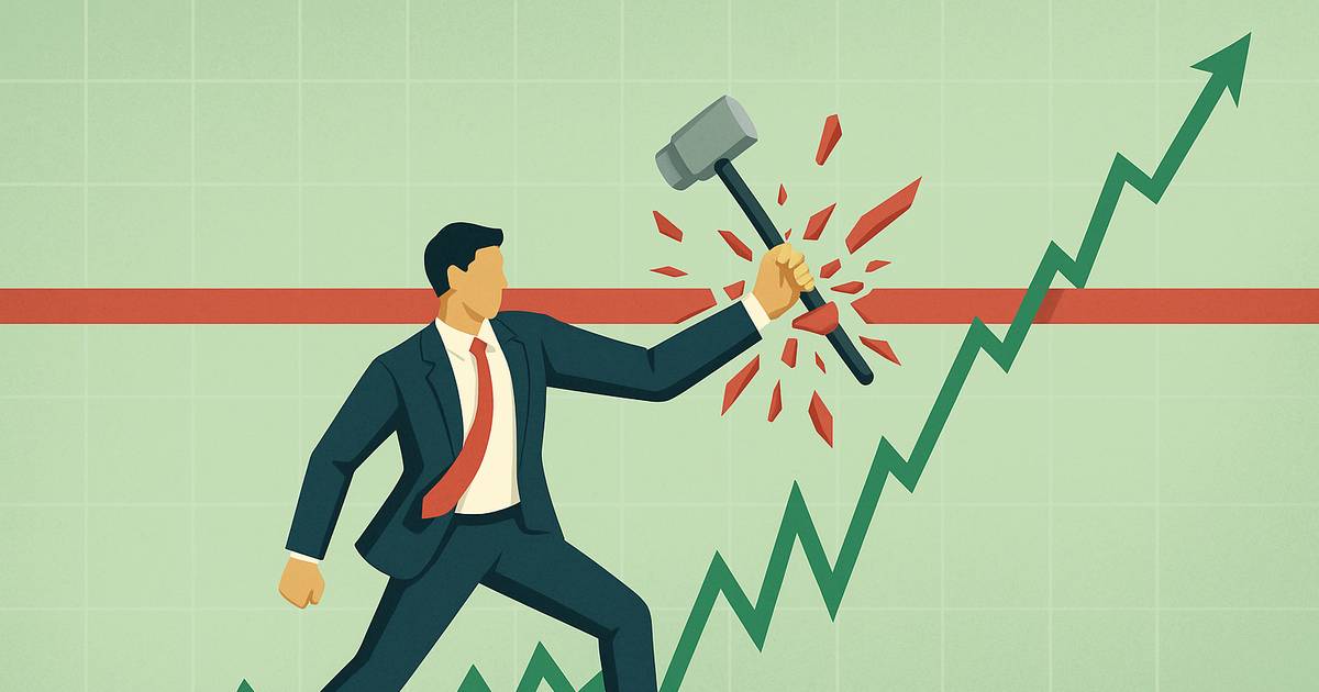 Nhóm 5 dòng kẻ: Kỳ vọng VN-Index phá vỡ kháng cự 1.700 điểm