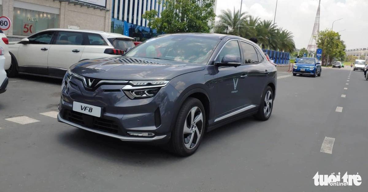 Đại gia sàn chứng khoán có 20.000 tỉ đồng tiền mặt đối diện thách thức từ lộ trình cấm xe xăng