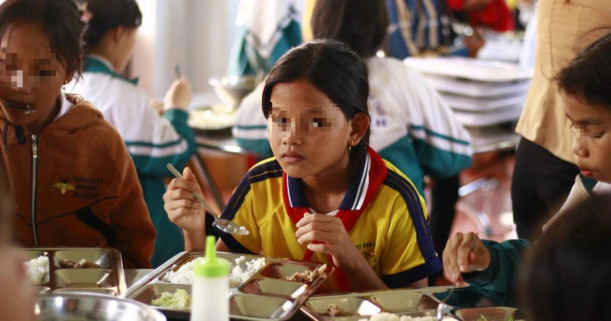 Đóng băng tài khoản Nuôi em, hàng nghìn học sinh sẽ ra sao?