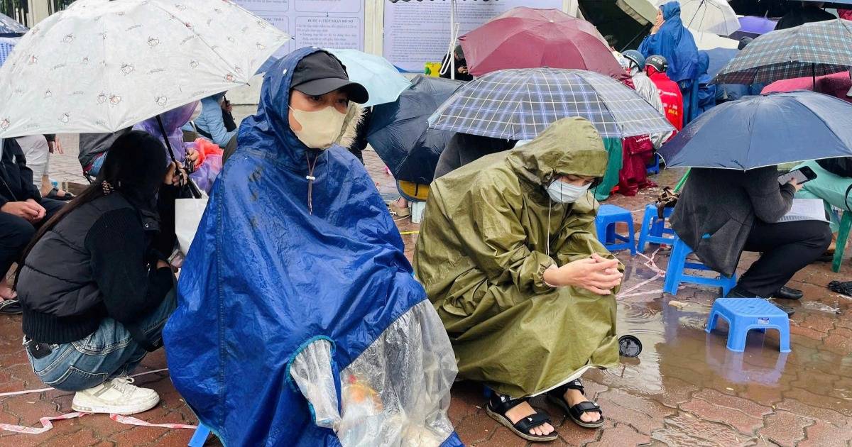 Từ hôm nay, người dân Hà Nội không còn phải xếp hàng chờ làm hồ sơ mua nhà