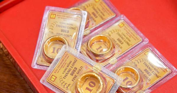 "Rút sổ tiết kiệm mua vàng từ sớm, ngày càng giàu lên, nhưng tôi vẫn không vui như tưởng tượng"