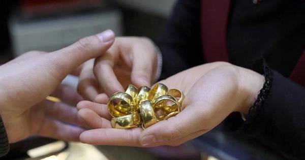 Giá vàng tăng mạnh, vì sao nhiều người nắm giữ mà vẫn run tay?