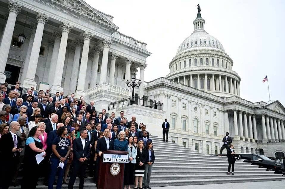 MỸ NGUY CƠ ĐÓNG CỬA CHÍNH PHỦ – ẢNH HƯỞNG NHƯ THẾ NÀO ĐẾN THỊ TRƯỜNG?. 🔹 Nguyên nhân: Quốc hội bế tắc  ...