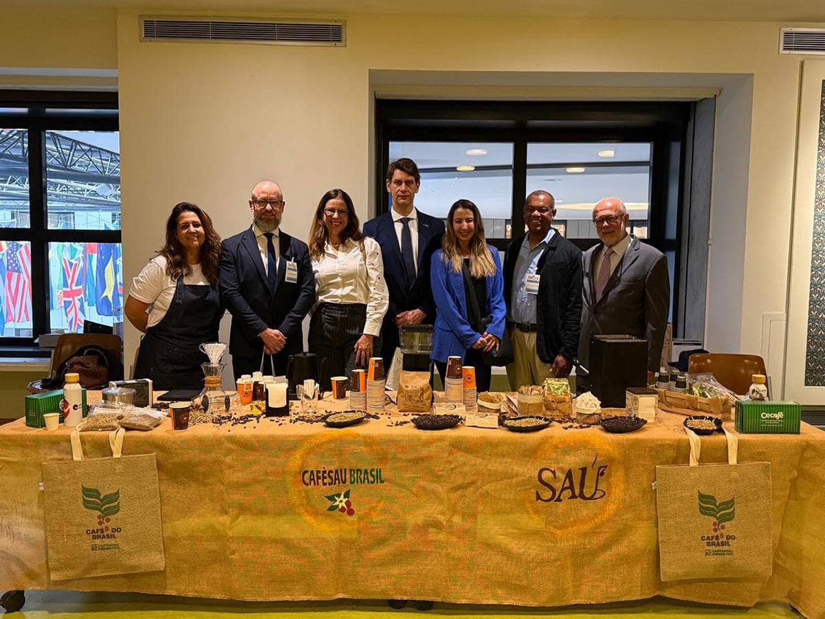 Brazil nêu bật các chỉ số bền vững tích cực của ngành trồng cà phê tại sự kiện của FAO. Cecafé có HDI  ...