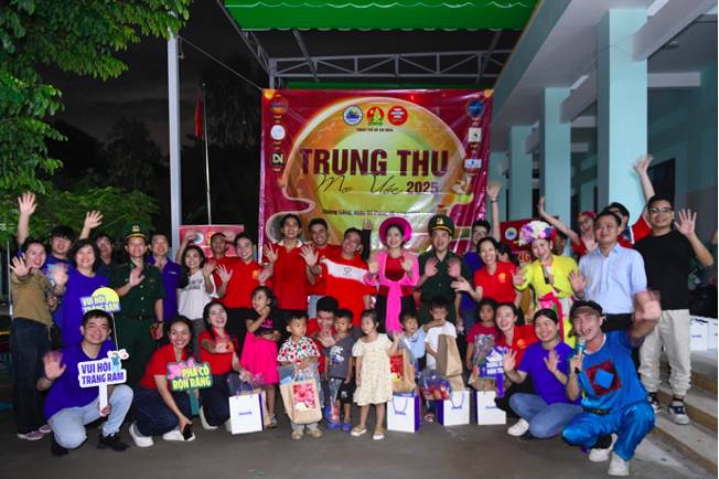 Vinamilk thắp sáng mùa trăng, gửi trọn yêu thương đến trẻ em Việt