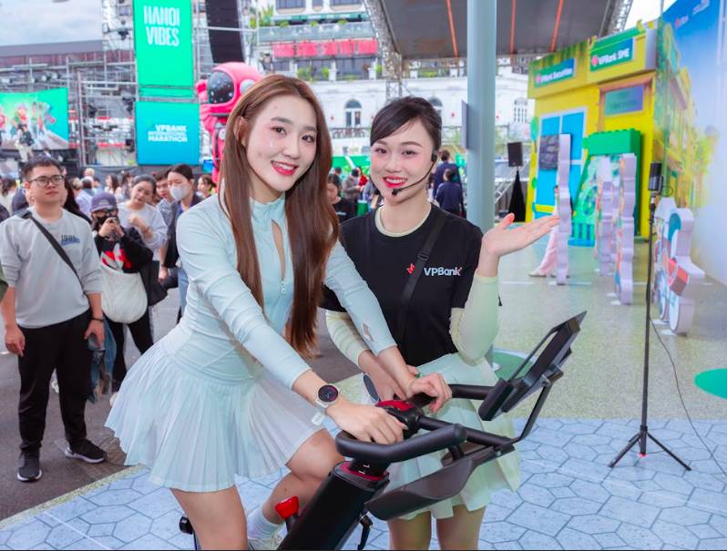 Dàn trai xinh, gái đẹp, người nổi tiếng tụ hội tại VPBank Hanoi International Marathon 2025