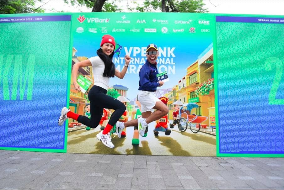 Dàn trai xinh, gái đẹp, người nổi tiếng tụ hội tại VPBank Hanoi International Marathon 2025