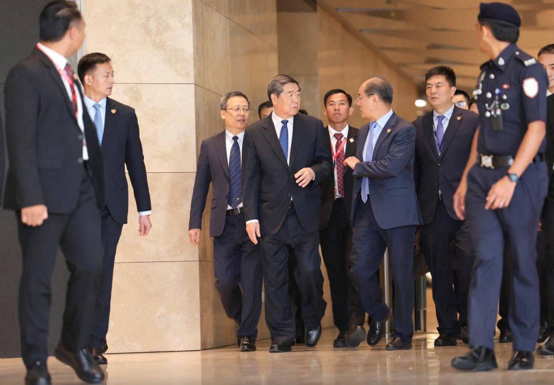 Trung Quốc - Hoa Kỳ đạt đồng thuận thương mại: vàng giảm nhiệt, bạc giữ sức hấp dẫn