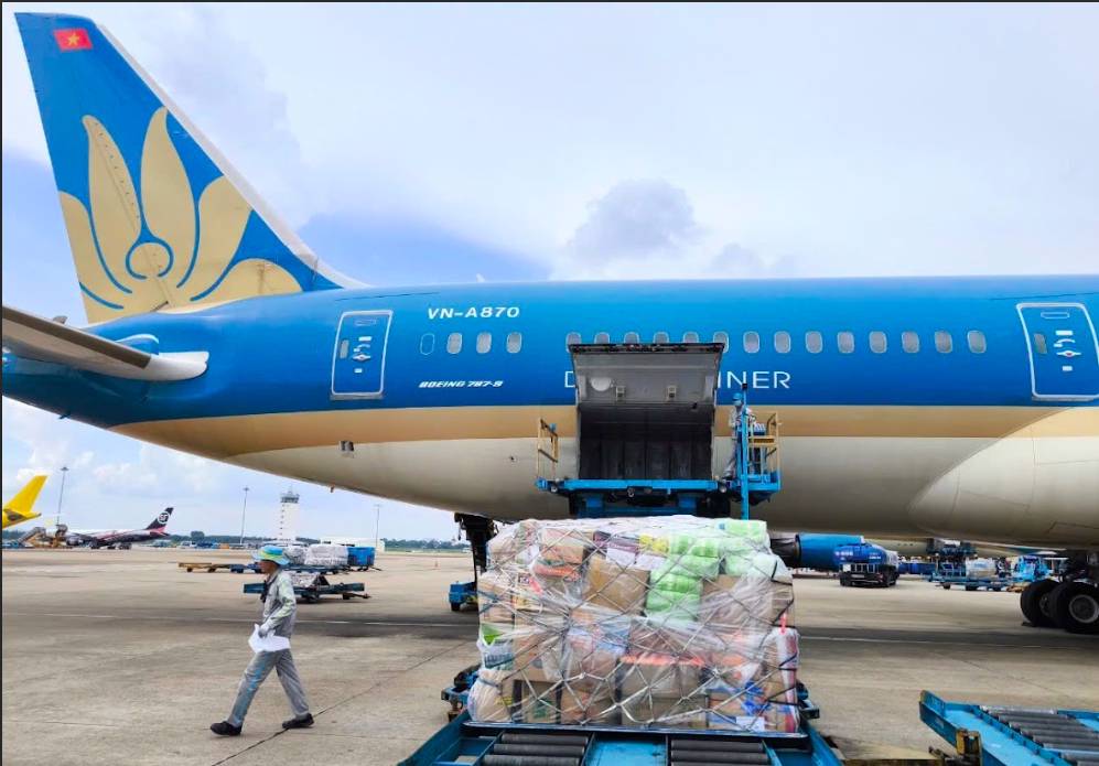 Vietnam Airlines vận chuyển miễn phí hàng hóa hỗ trợ vùng mưa lũ miền Trung